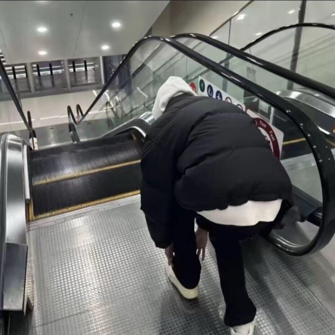 亲他你咋不亲我