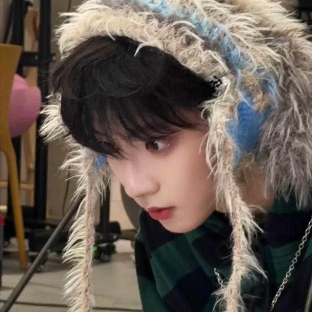 上辈子遭小人陷害这辈子只想和我妈割猪草