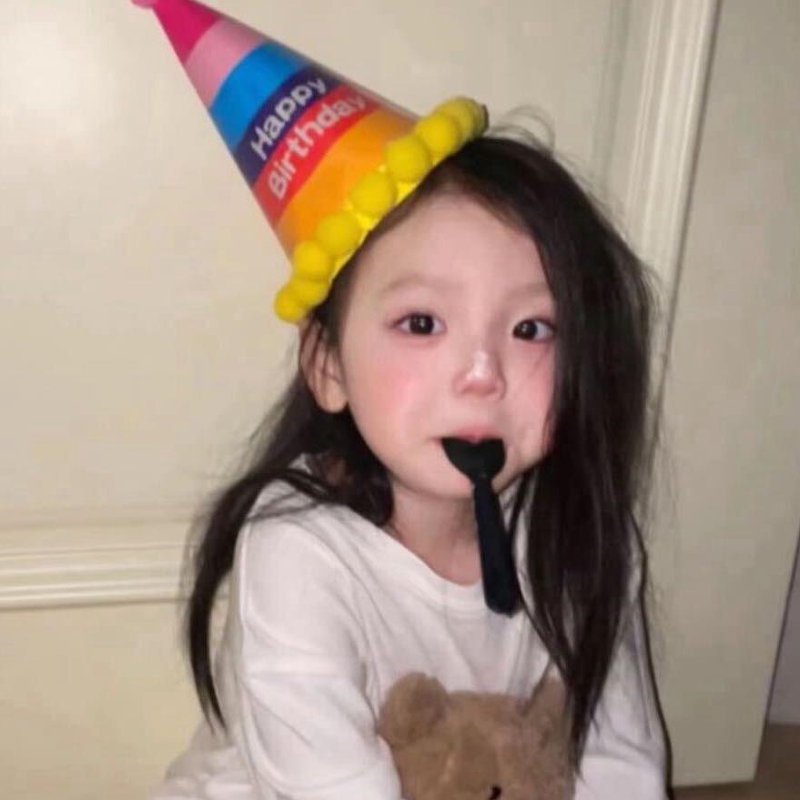 一朵风中摇曳的水仙花