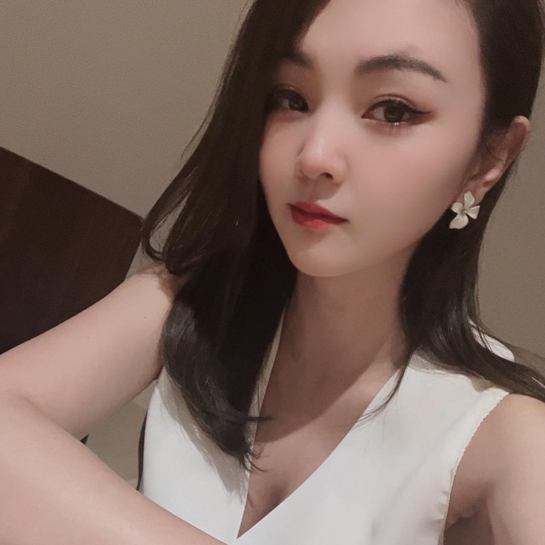 淡然一笑
