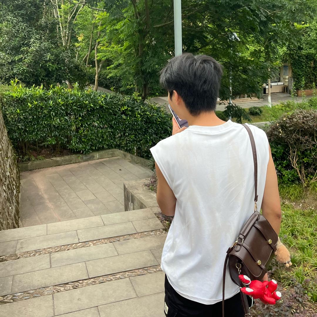落叶飘零   ˃̣̣̥᷄⌓˂̣̣̥᷅