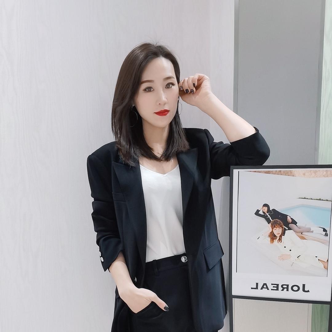 新玛特一楼摩纳娅瑞冲