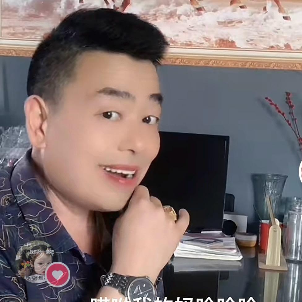 爱笑男