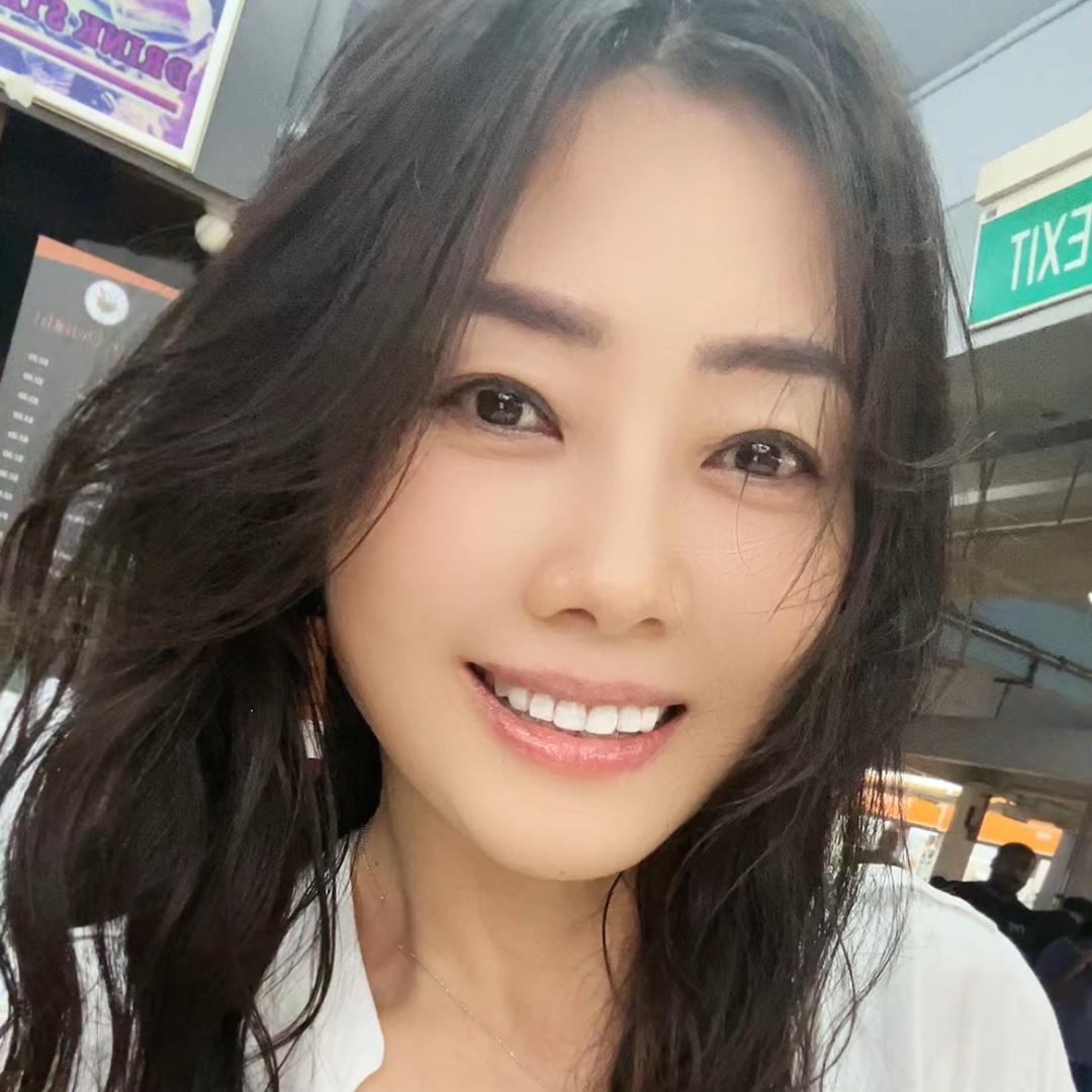 70后莉莉姐摩登女秀服装店