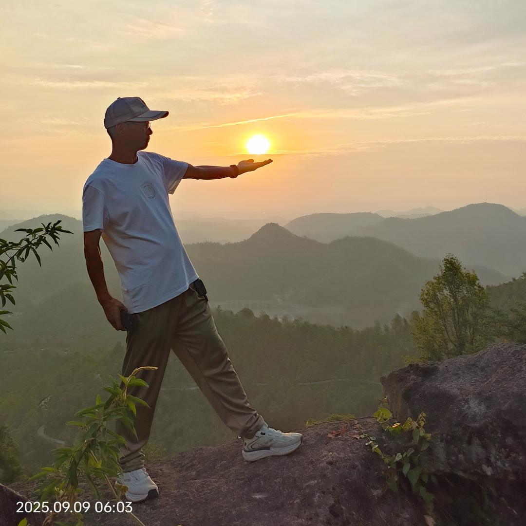 🇨🇳軍哥🇨🇳（手机摄影）