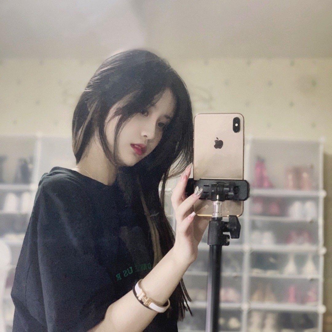 ㅤ ㅤ雯.