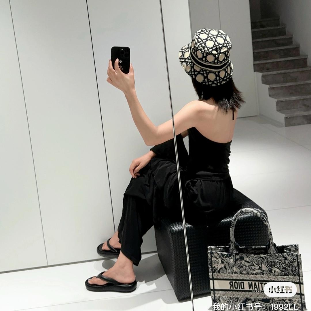 𝟏𝟗𝟗𝟐服饰