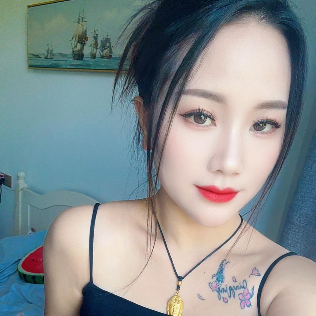 小💋          倩倩