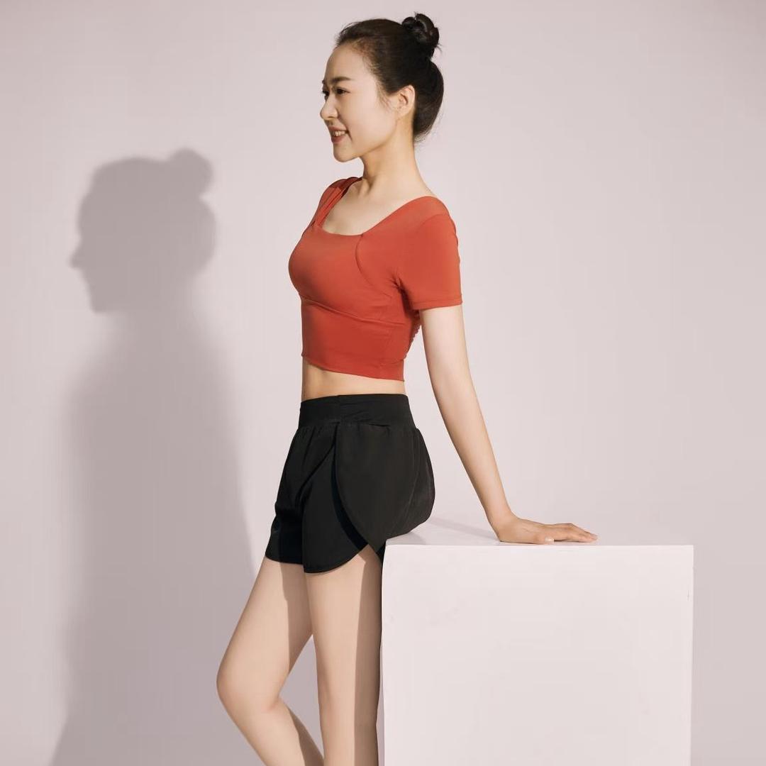 小雨揉腹运动