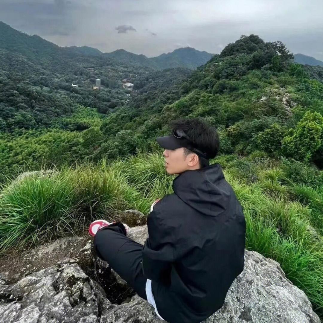 闫明宇.