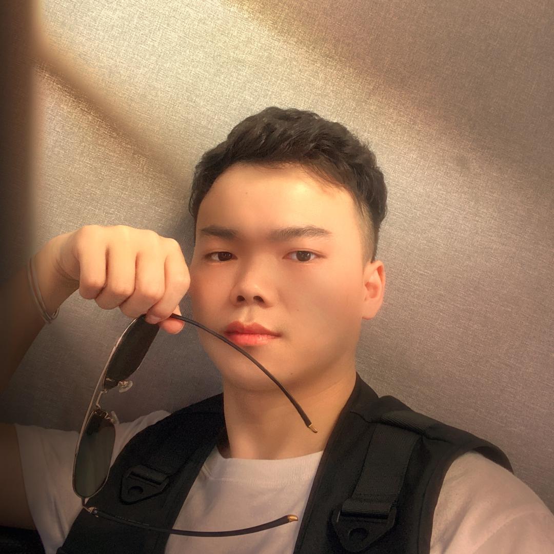 蚂蚁美发黄石519店～阿财