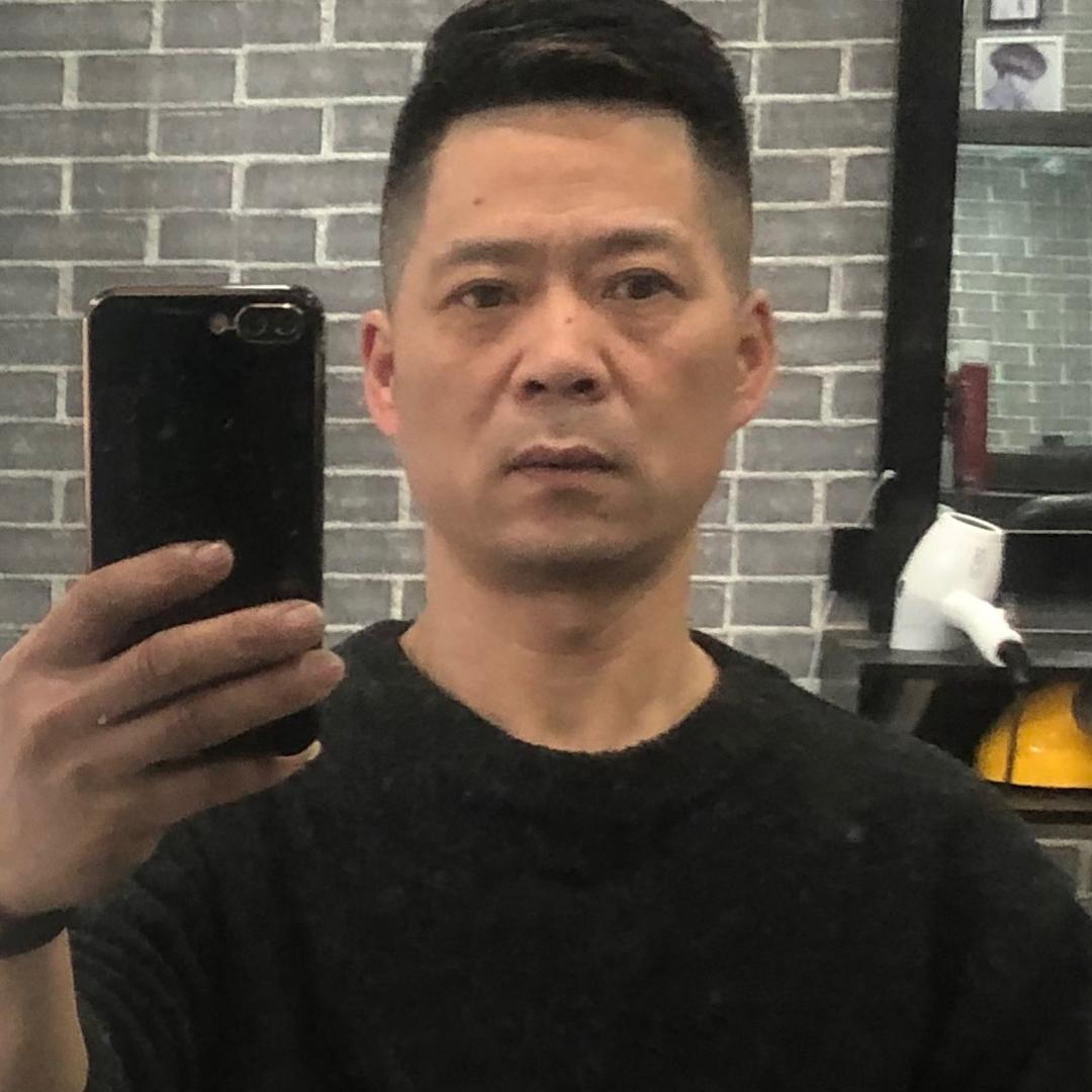 林一添（陪儿抗唉中）