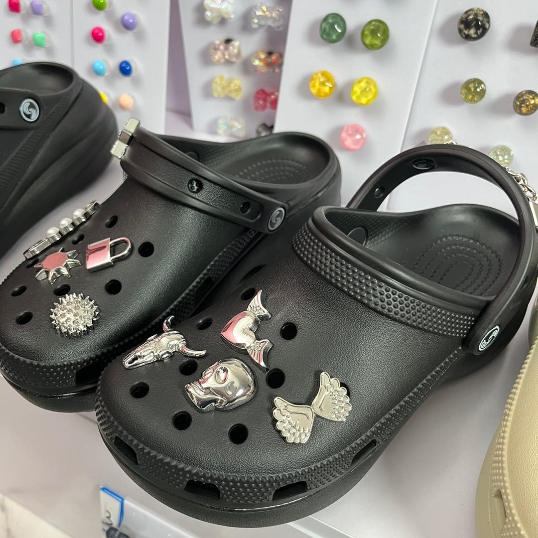 鞋花洞洞鞋工厂店