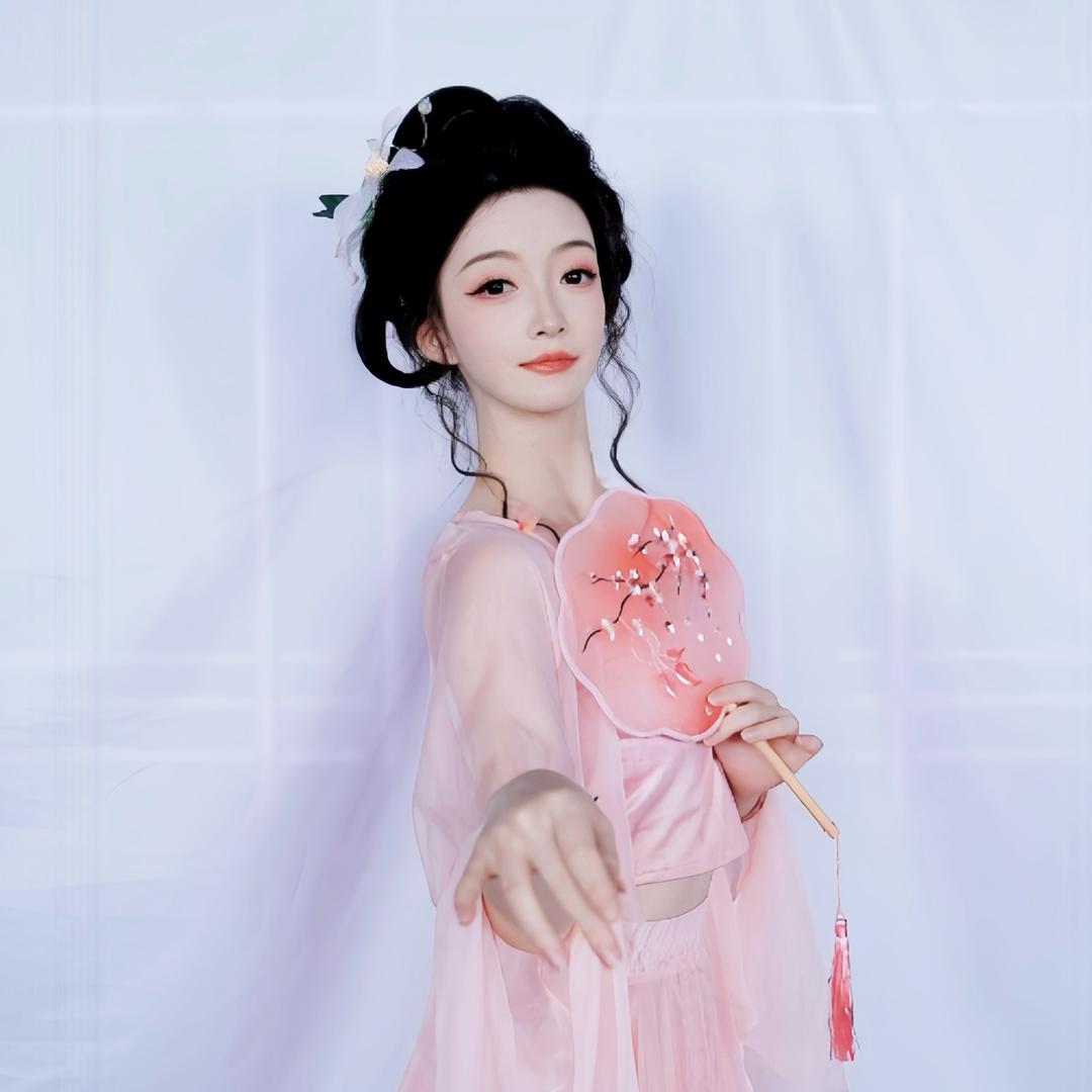 汀汀🧚🏻‍♀️·明月踏歌