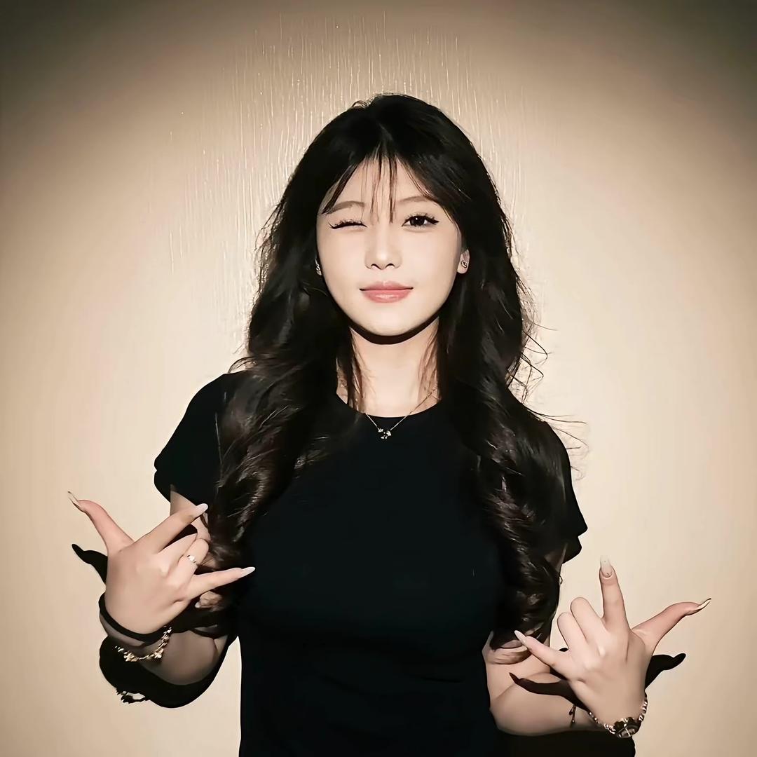 抬头月牙弯弯🥣