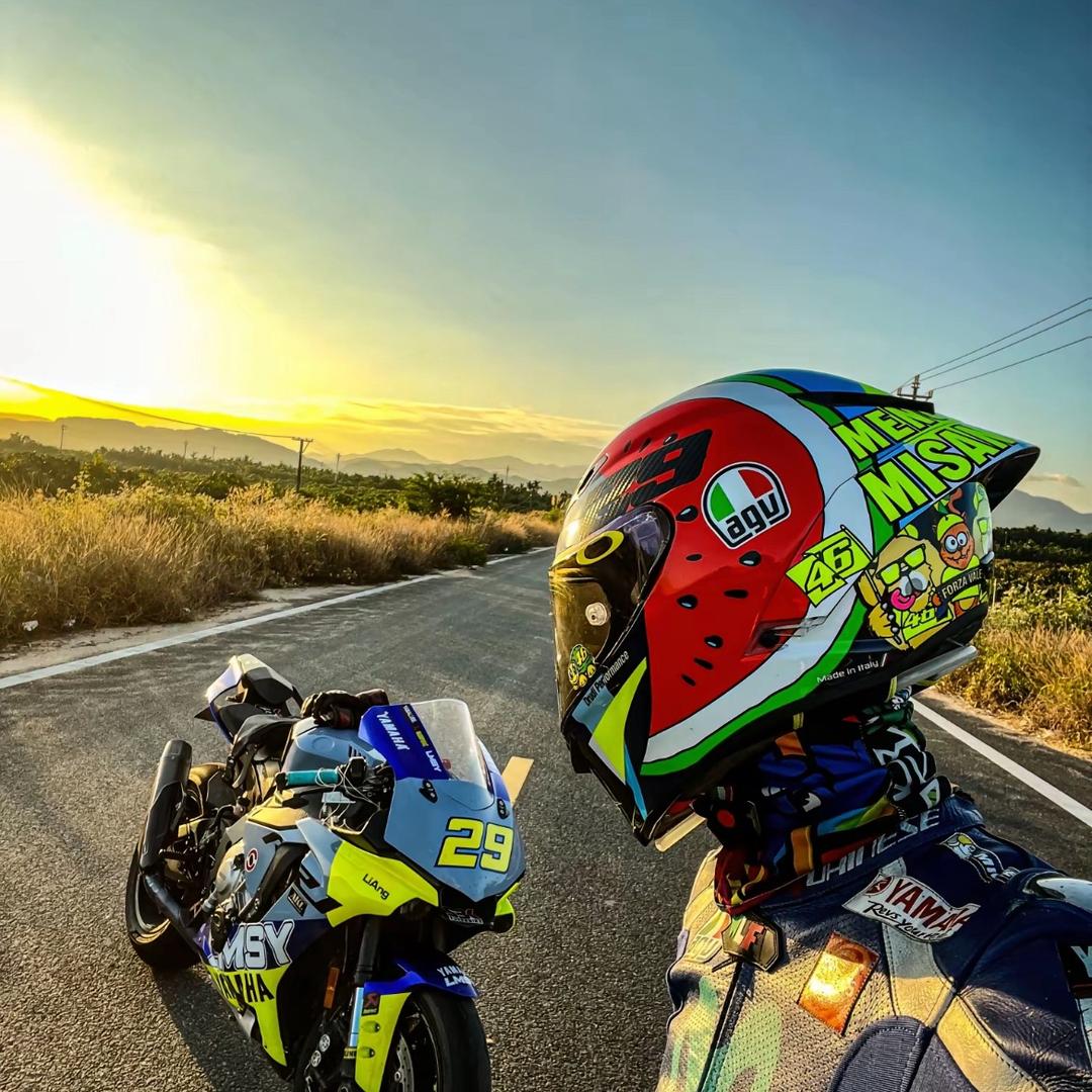 不会压弯的晚风🏍️