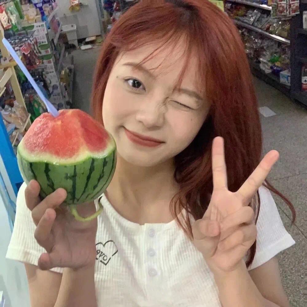 杨嘉怡.