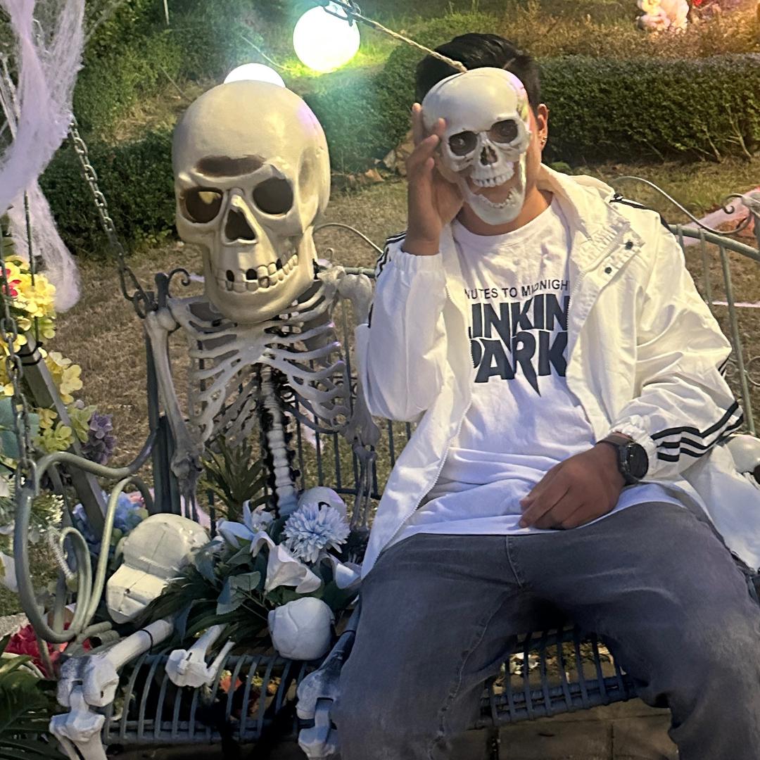 凌晨橱窗服饰店