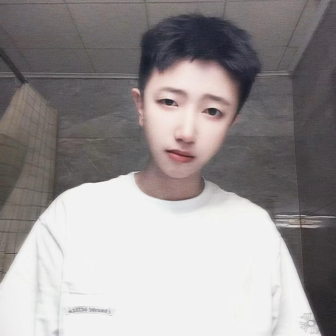 小小何
