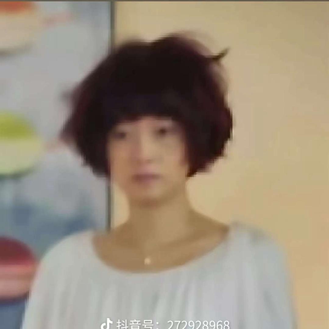 一朵风中弄姿的罗子君