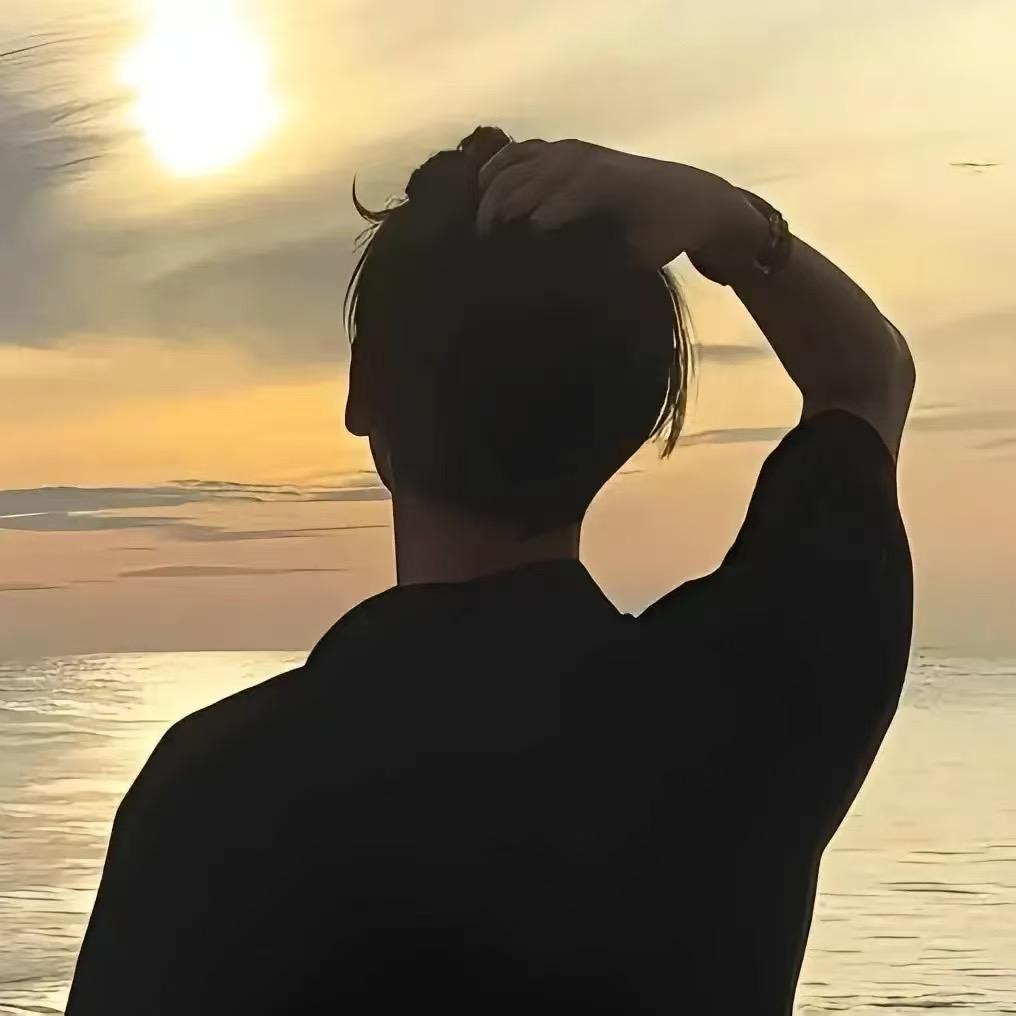 抽煊赫门的男人