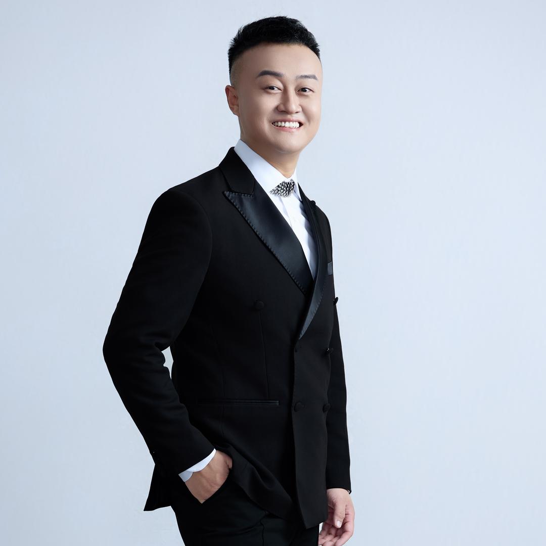 临汾男一号（培训主持人）
