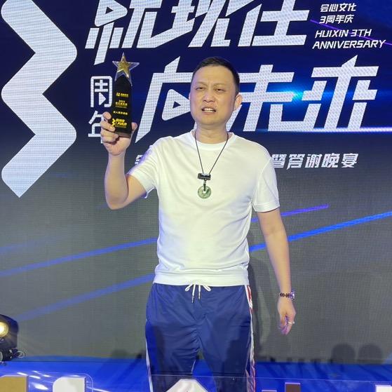 巨人翡翠（）