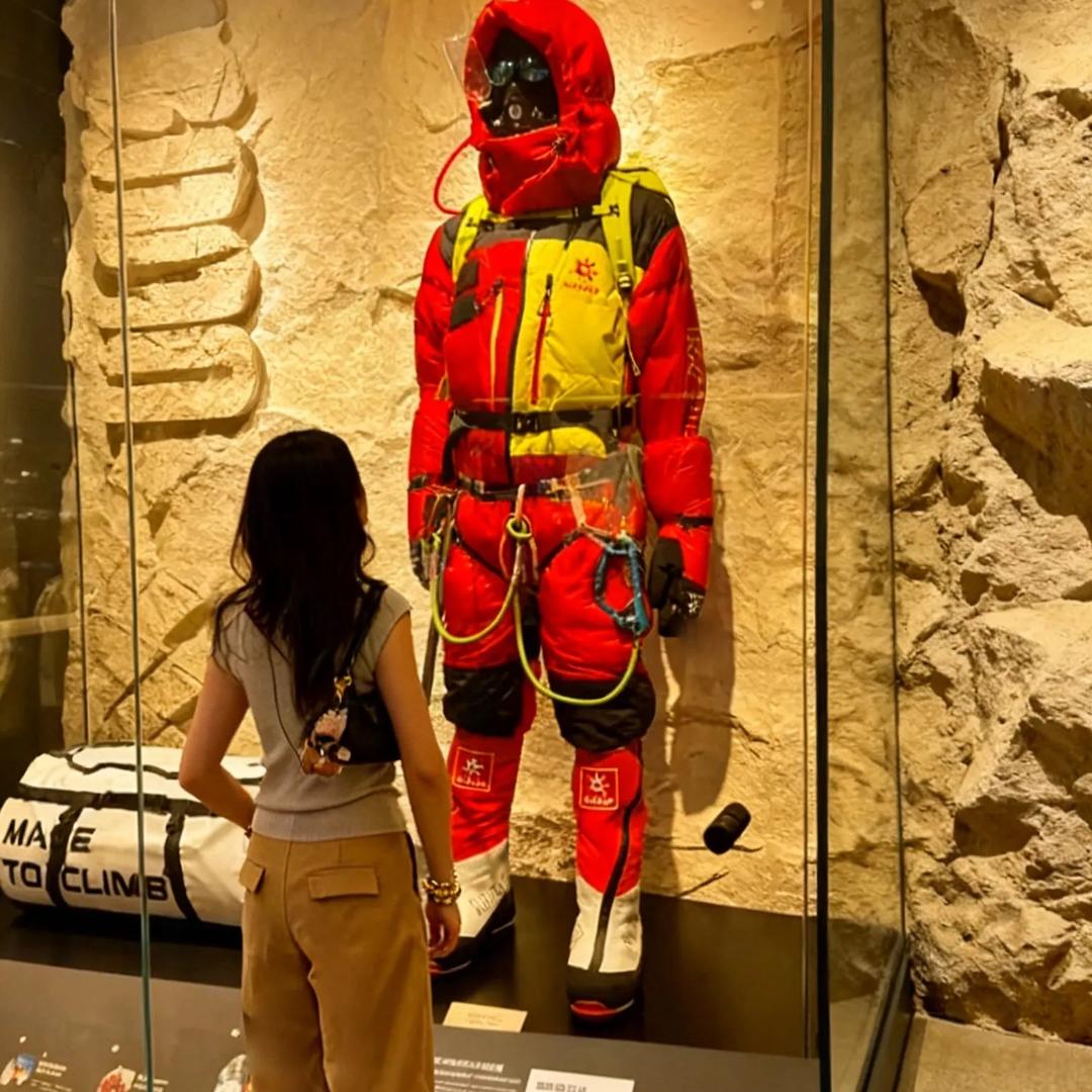 户外男装飞翔哥