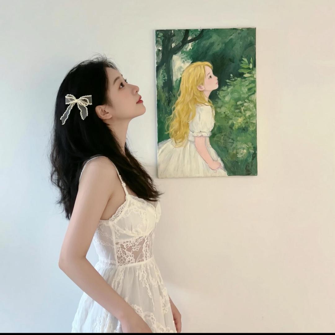 饱胀女孩