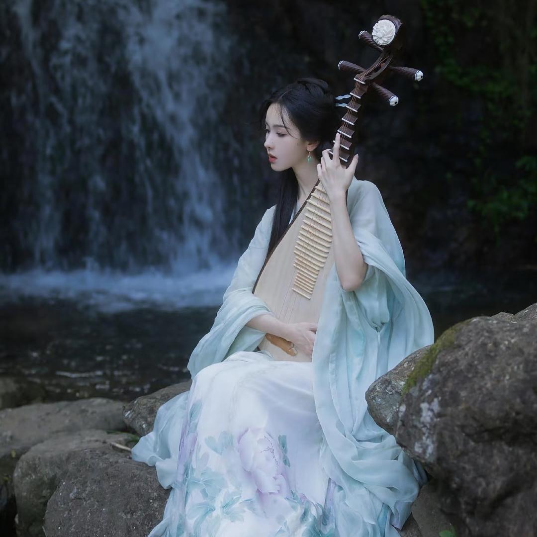 枝枝（汉服妆造测评）