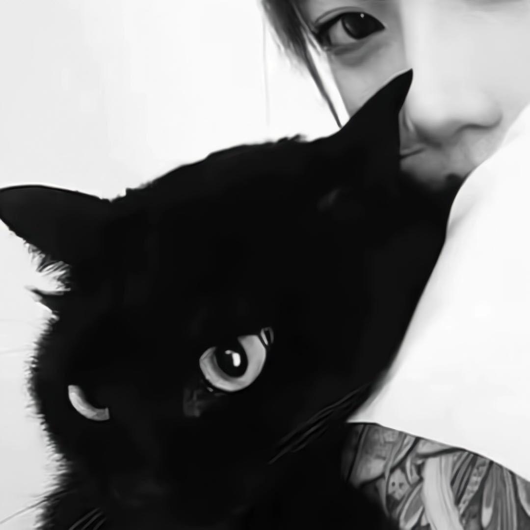 默.