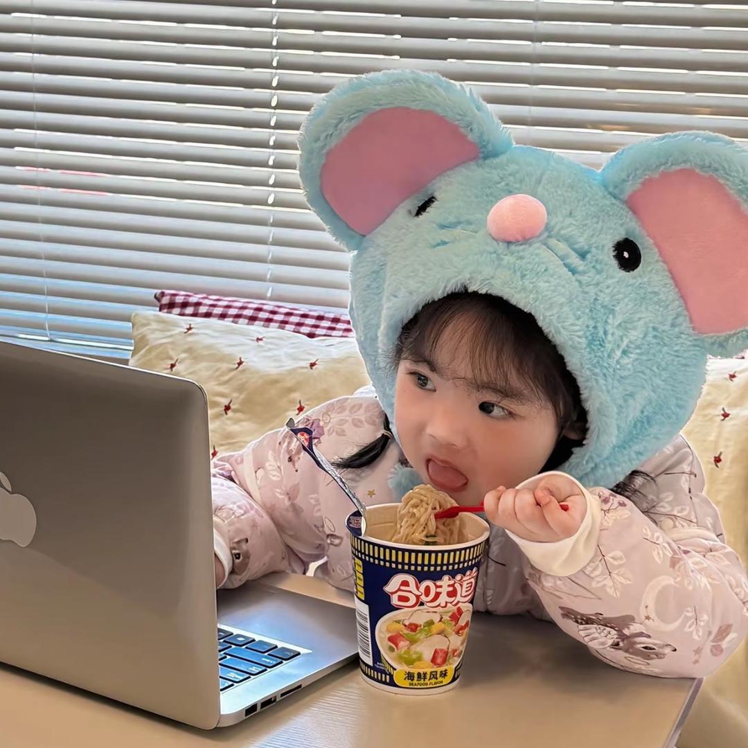 迪仔吃零食