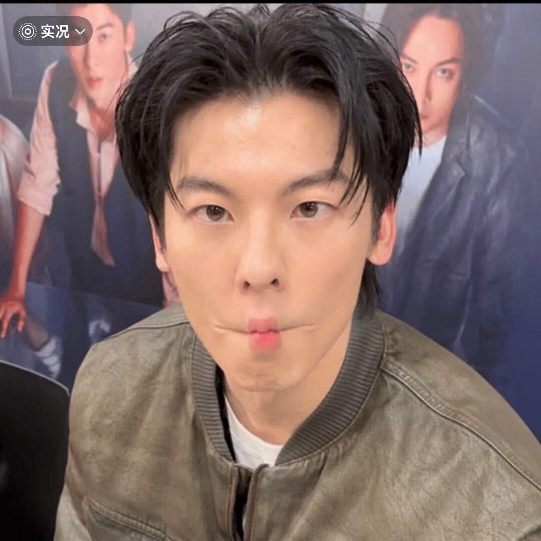 发很久的呆.．：／