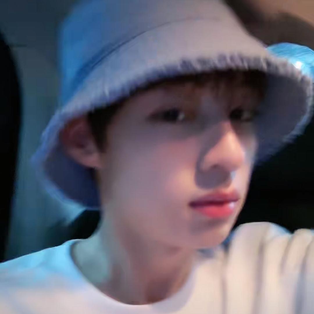 抠脚™️•🥳.oO   你的关注