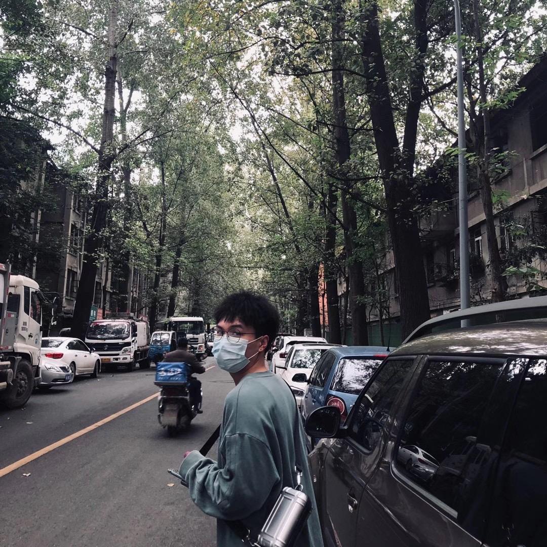 鱼摆摆大老板