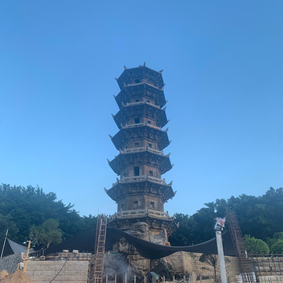 微风轻抚她的拉菲