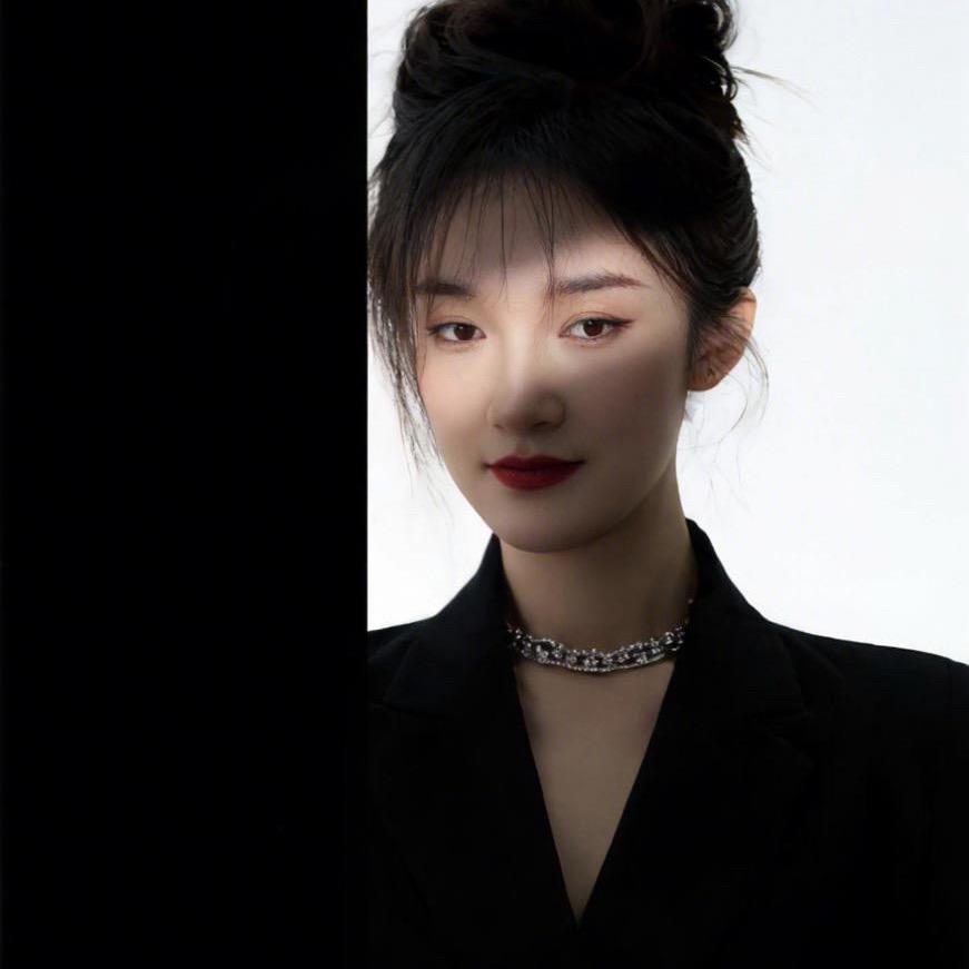 不断进修的化妆师静静