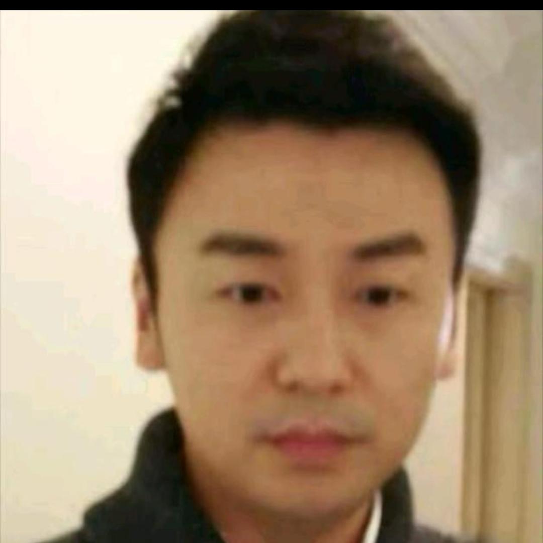 一朵风中摇曳的向日葵