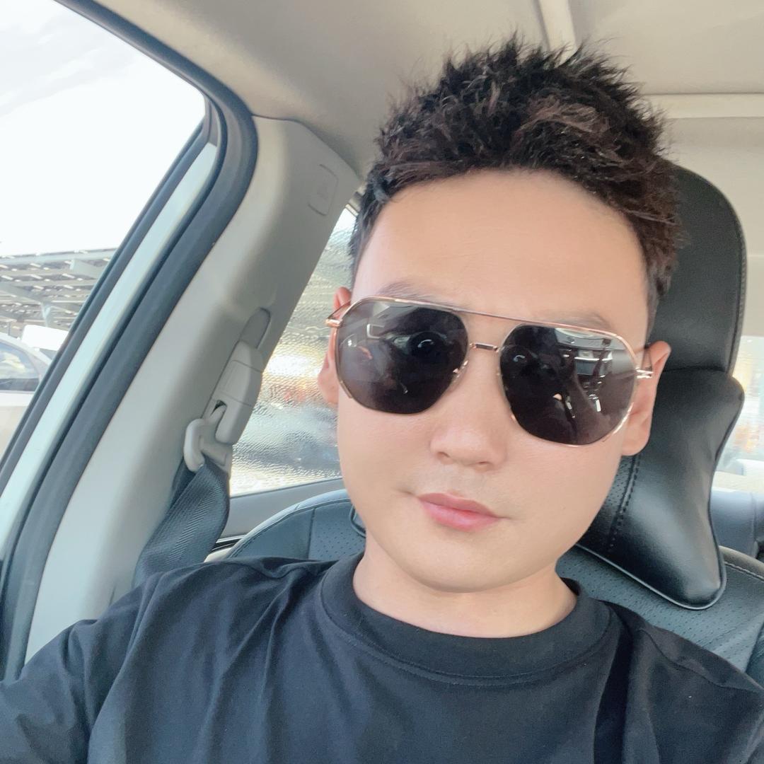蚂蚁美发662店长阿亮