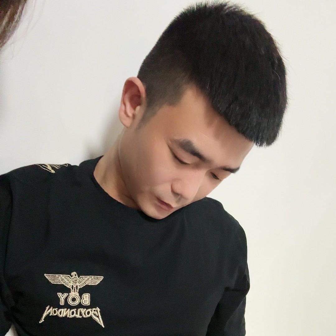 @亮子