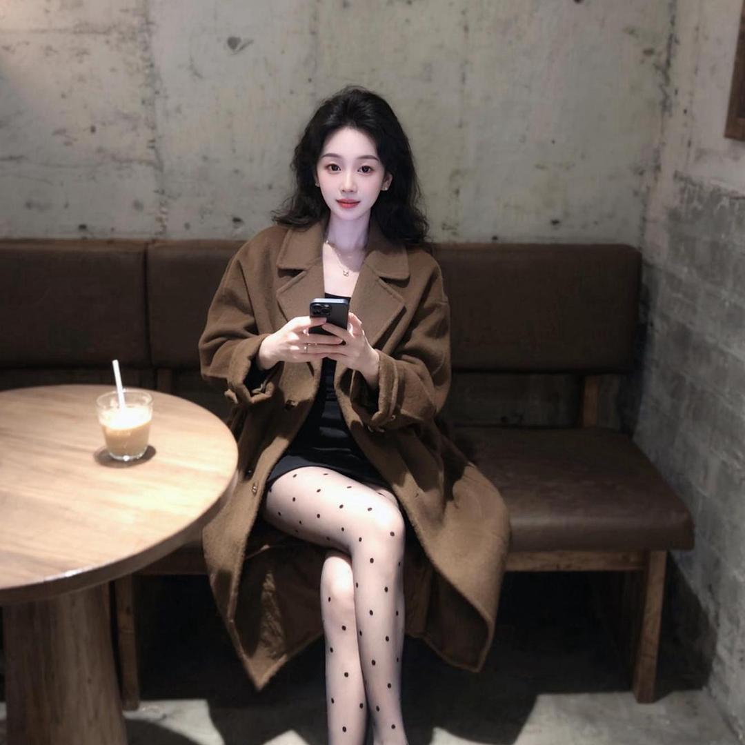 🧎‍➡️👩🏻‍🦯