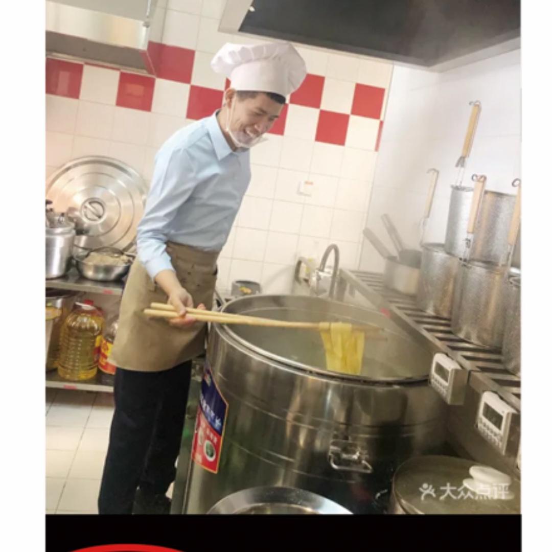 阿九手擀面的笨笨老板小帅