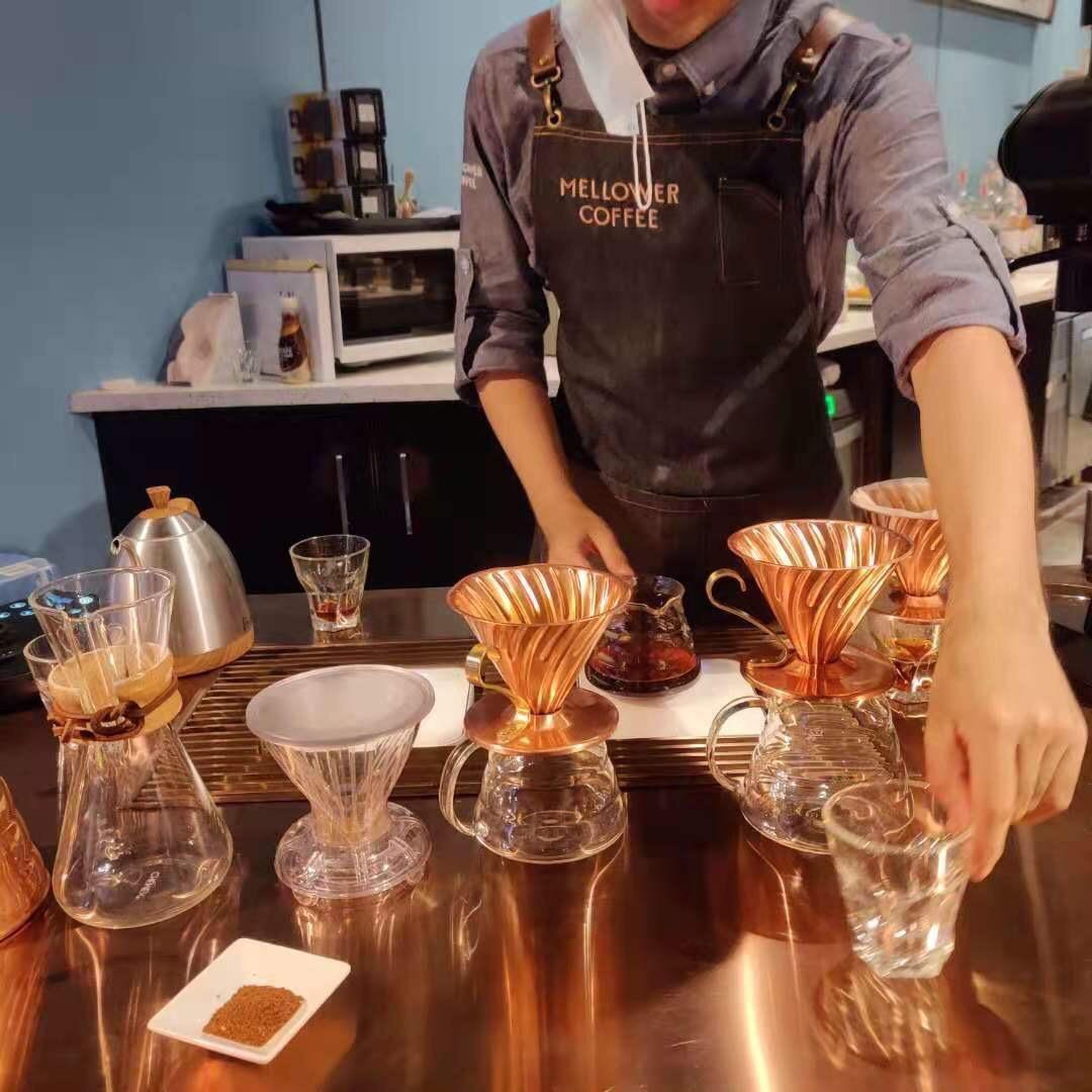 驮着小猫到处吃（目前没猫）