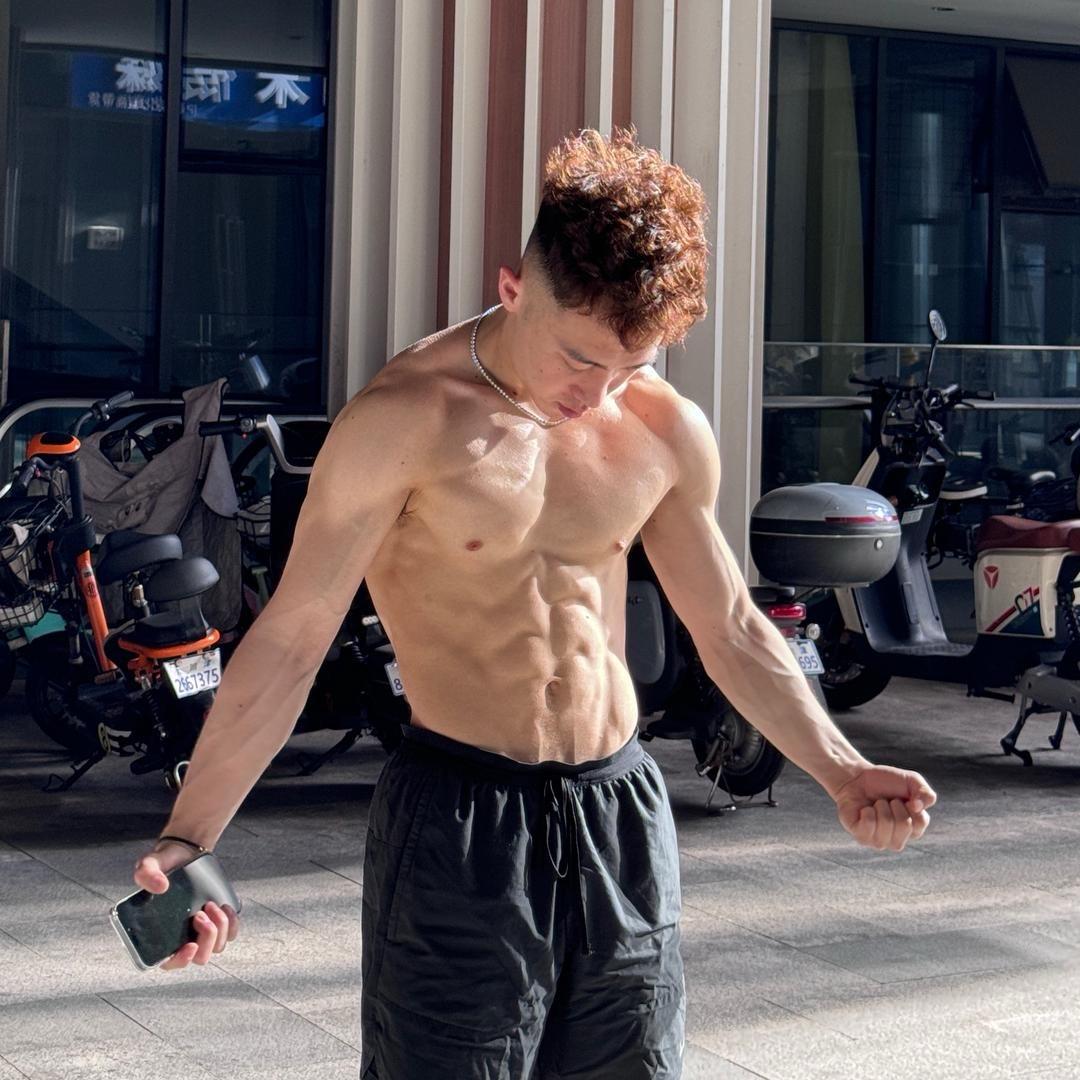 王昱YU\
