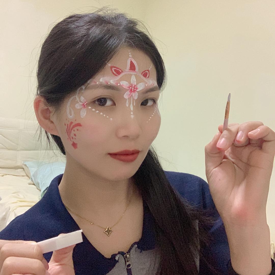 小丽^_^爱彩绘&舞蹈