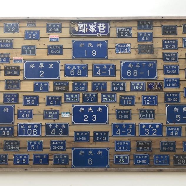 摔跤不要人扶的年轻人