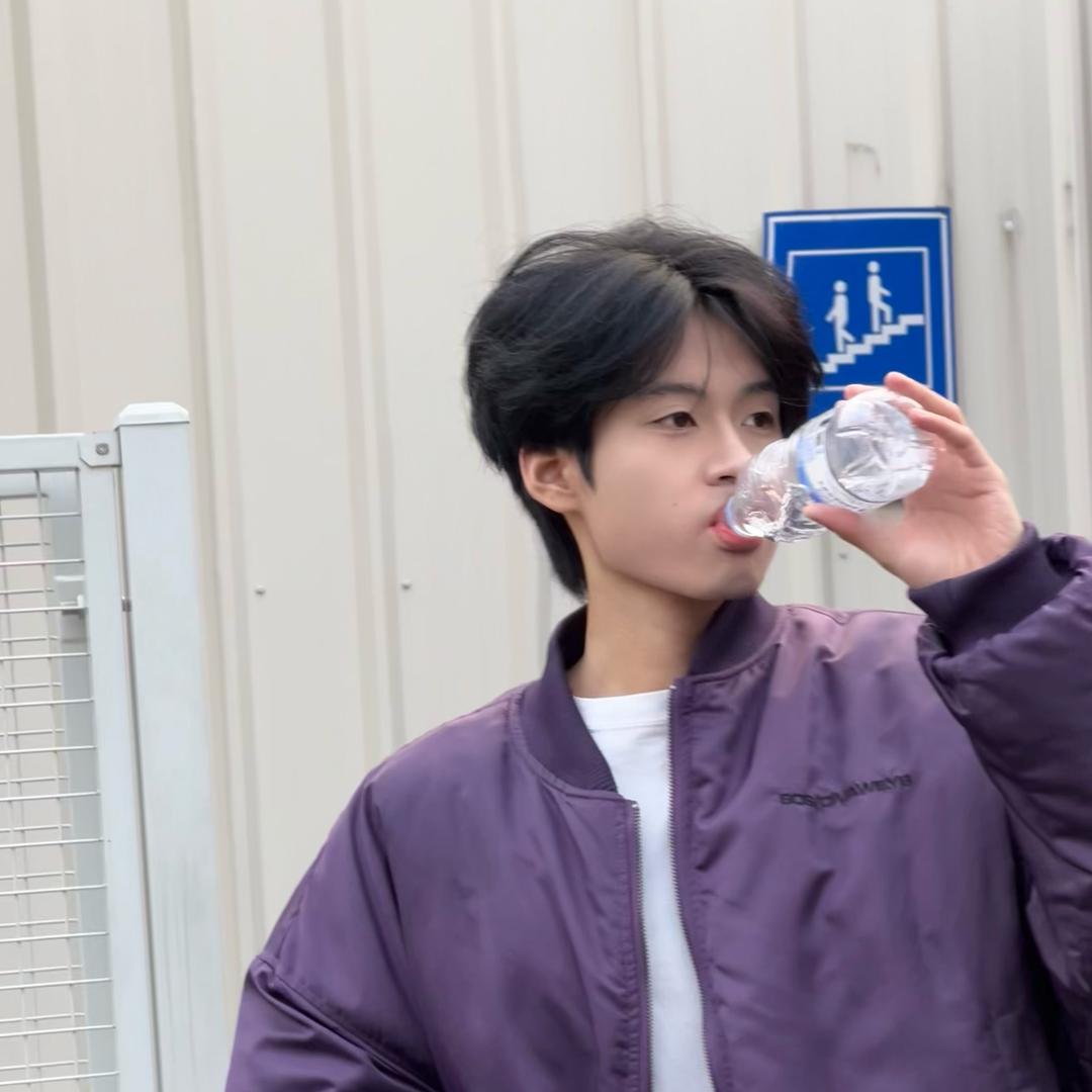 白丝小男仆