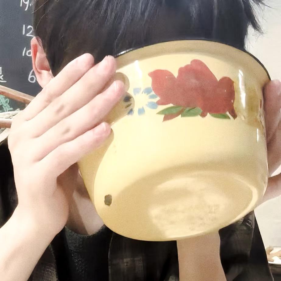 和谁聊天呢