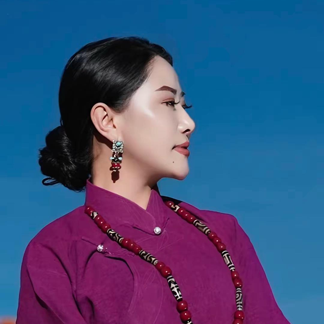 藏族歌手:卓嘎旺姆