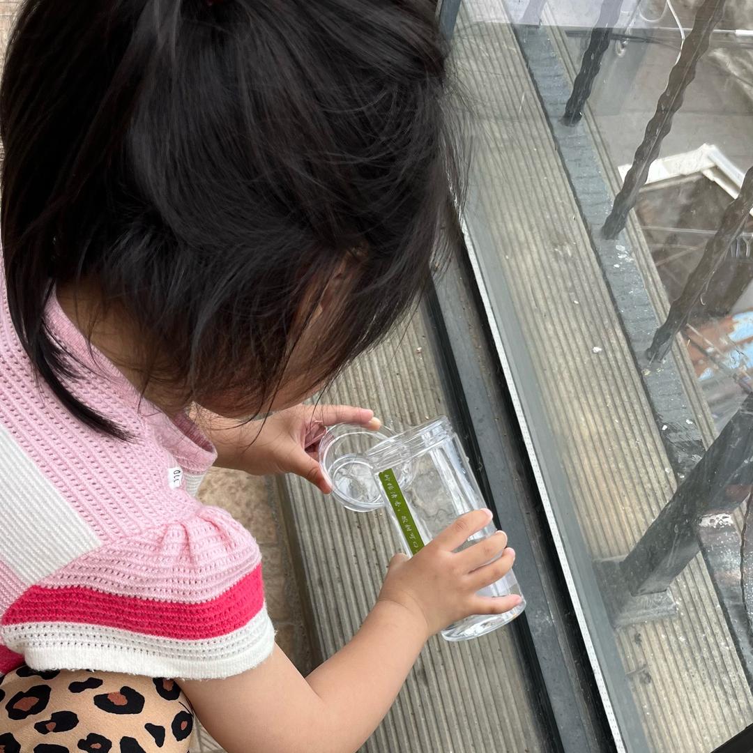 轻浮和他